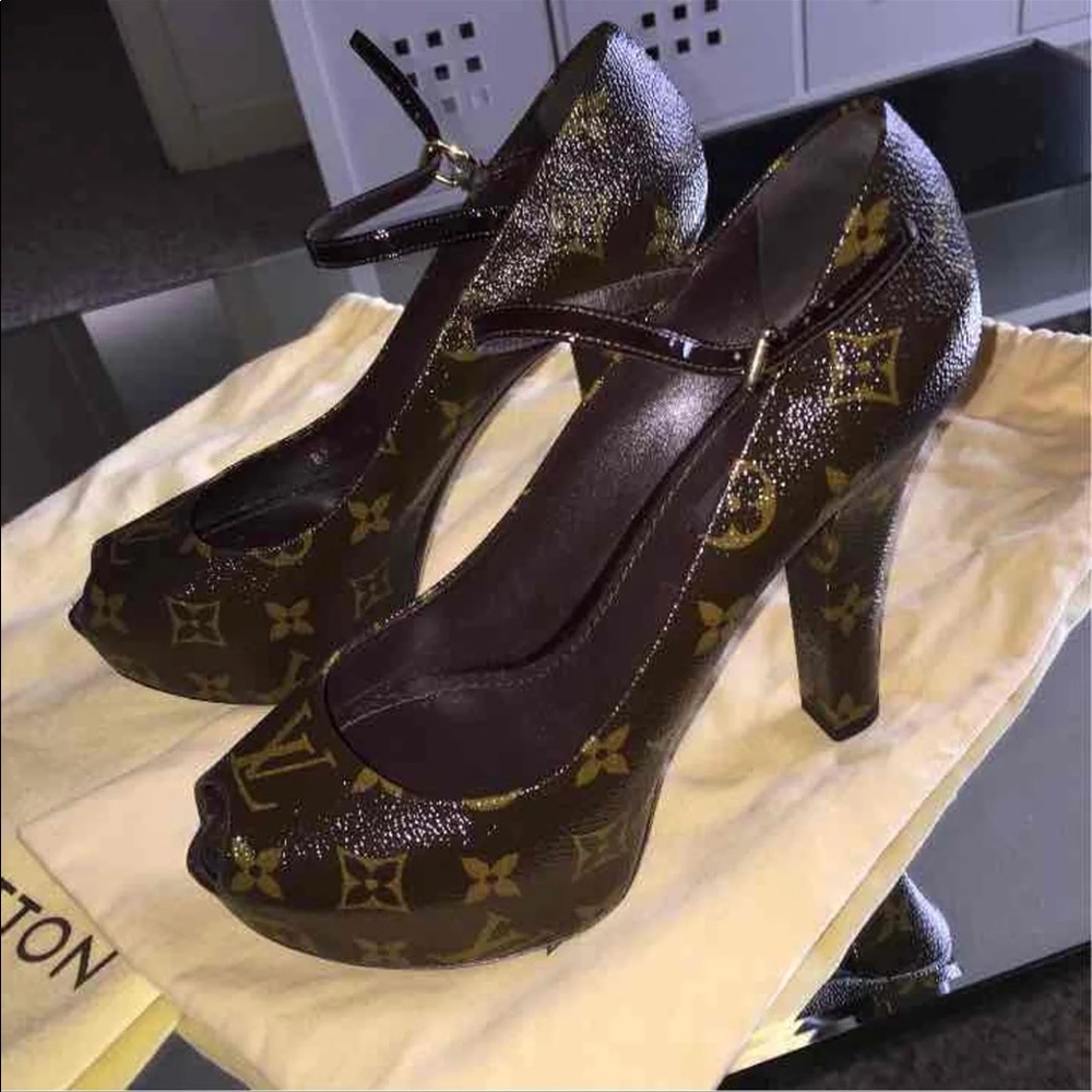 Authentic Louis Vuitton Pumps. 7 1/2